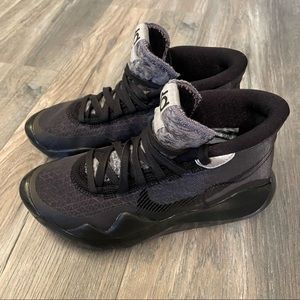 Kevin Durant Nike Zoom Basketball Shoes 12th Edition Size 3.5Y Boys Girls KD